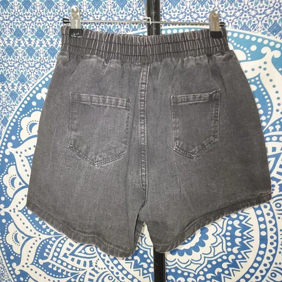 High Waisted Vintage Mom Shorts - Picture 3 of 3